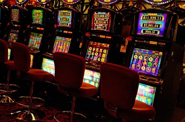 Referral dashboard showing active referrals and earned credit on 222toto slot